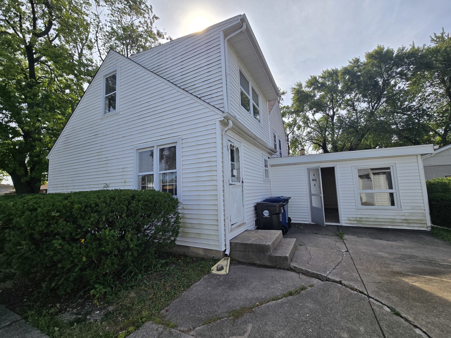 7742 South Oketo Avenue Bridgeview, IL 60455 - Photo 5 of 14 a house view with a outdoor space
