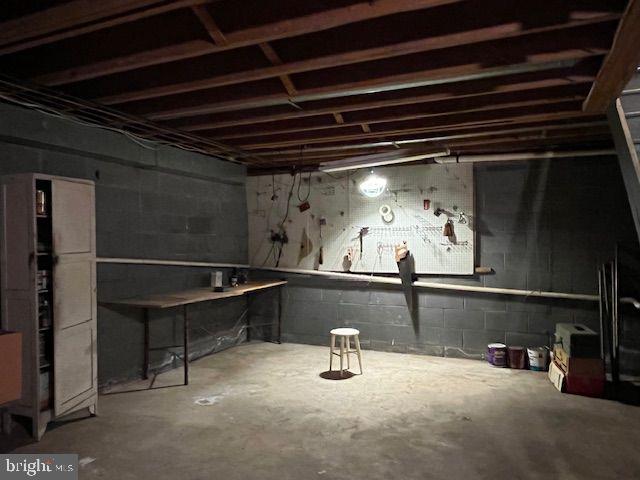 210 Orchard Avenue Delanco, NJ 08075 - Photo 37 of 38 Basement workshop