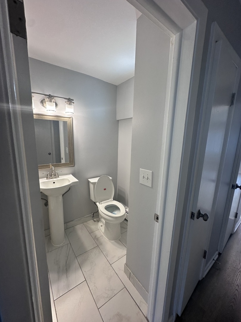 8805 Dee Road, Unit GN Des Plaines, IL 60016 - Photo 3 of 7