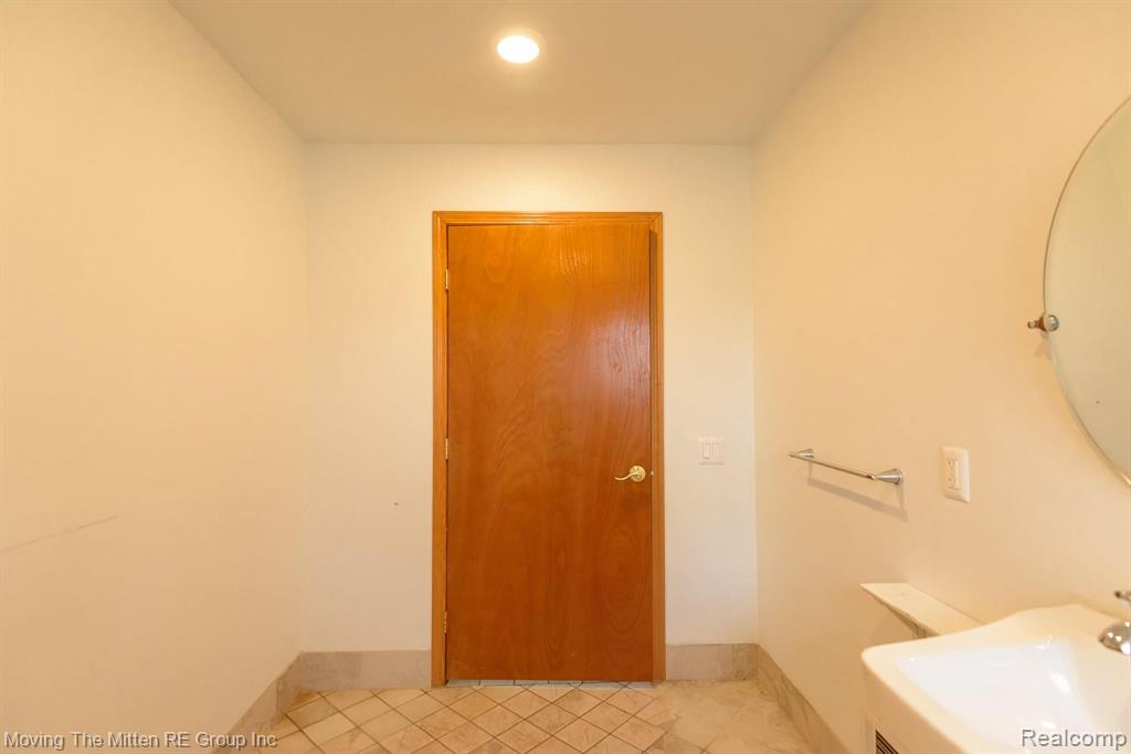 3 Waynewood Court Dearborn, MI 48124 - Photo 19 of 53