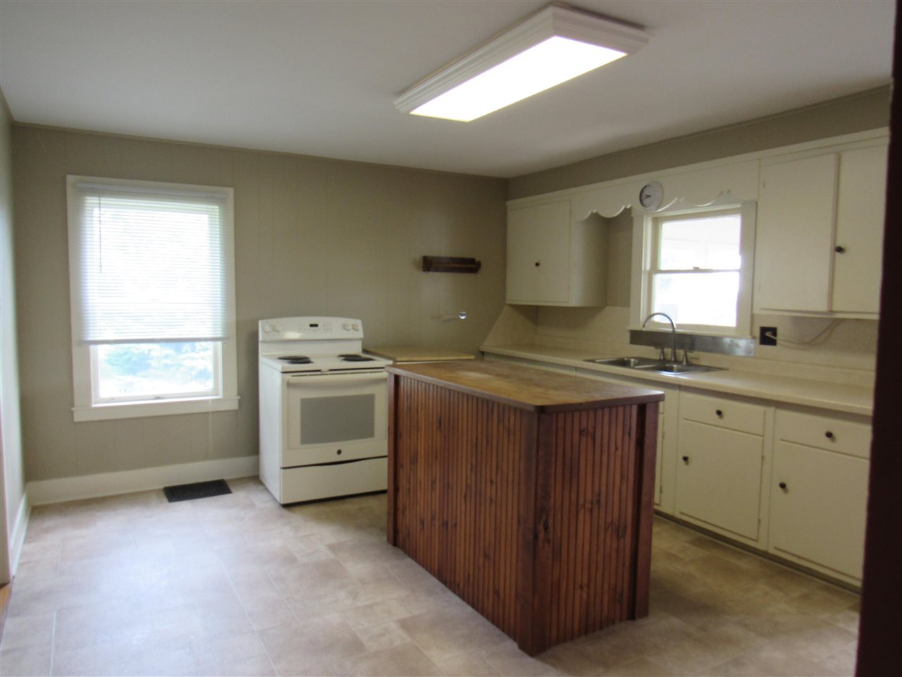 253 South Summer Hill Road Polo, IL 61064 - Photo 2 of 19 Gallery Image 2