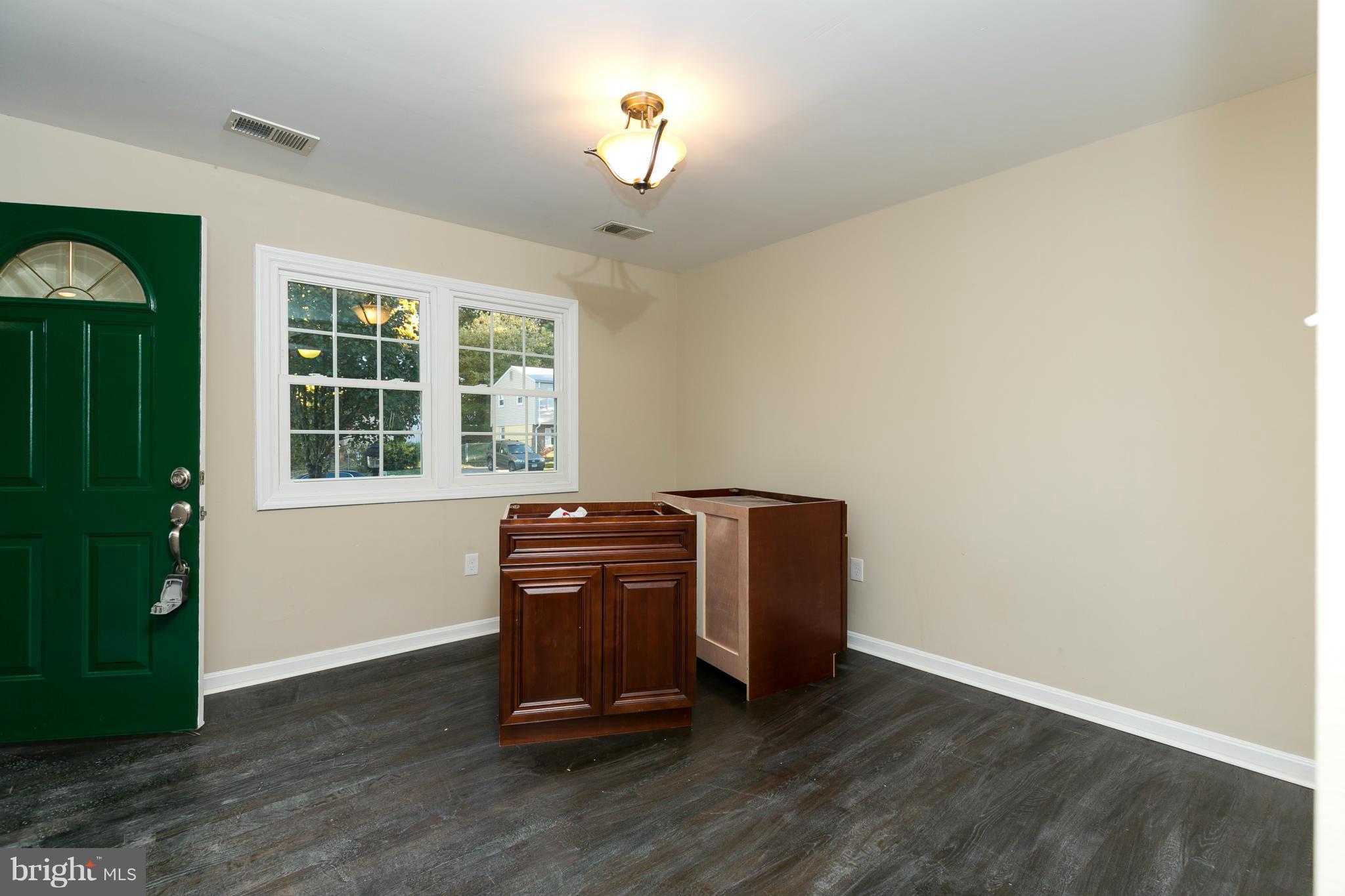 3817 Findley Road Woodbridge, VA 22193 - Photo 5 of 27 Living Room