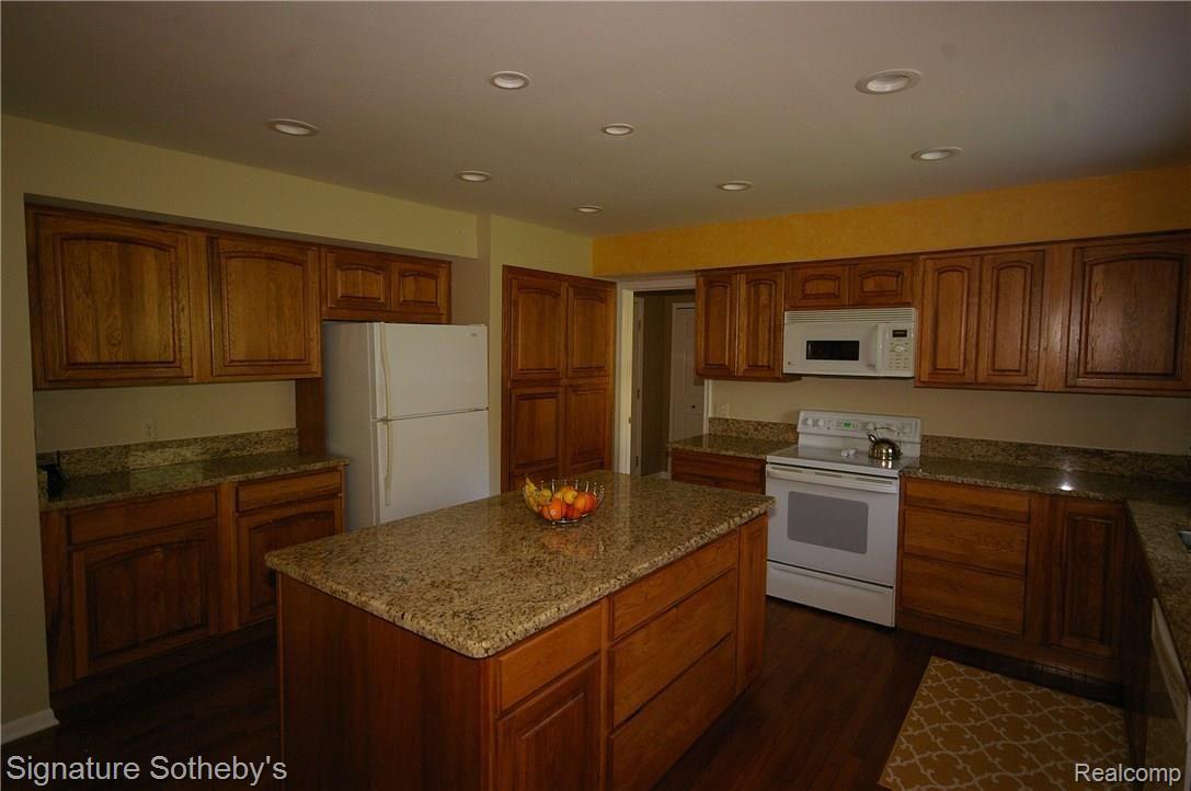 1790 North Kilburn Road Rochester, MI 48306 - Photo 11 of 29 IMGP9261.JPG