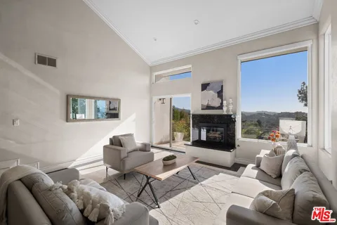 $1,399,000 | 4927 Alatar Drive, Woodland Hills, CA 91364