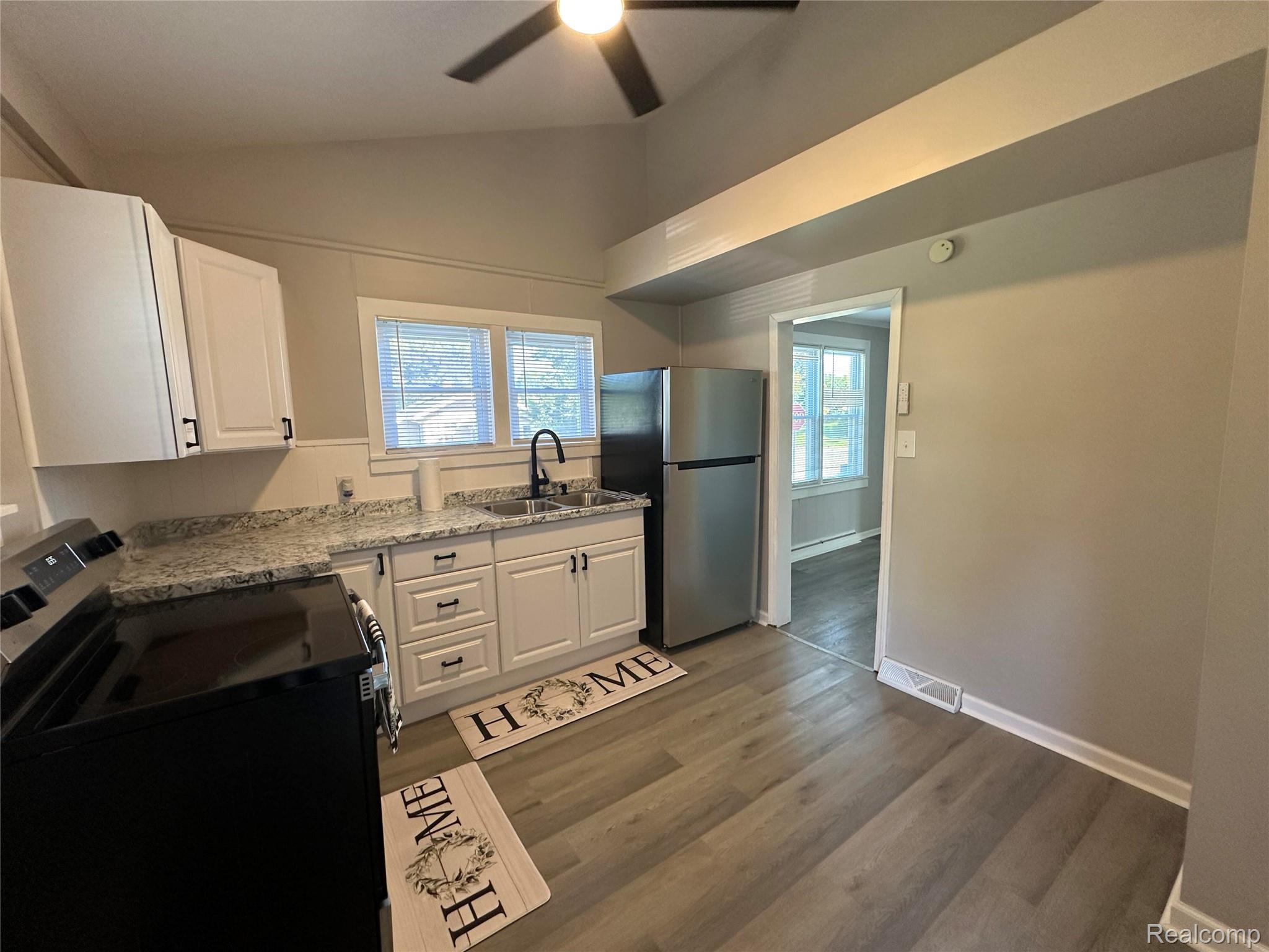 1574 South Graham Road Flint, MI 48532 - Photo 18 of 27 018_beyc6aa8168e138ed.jpg