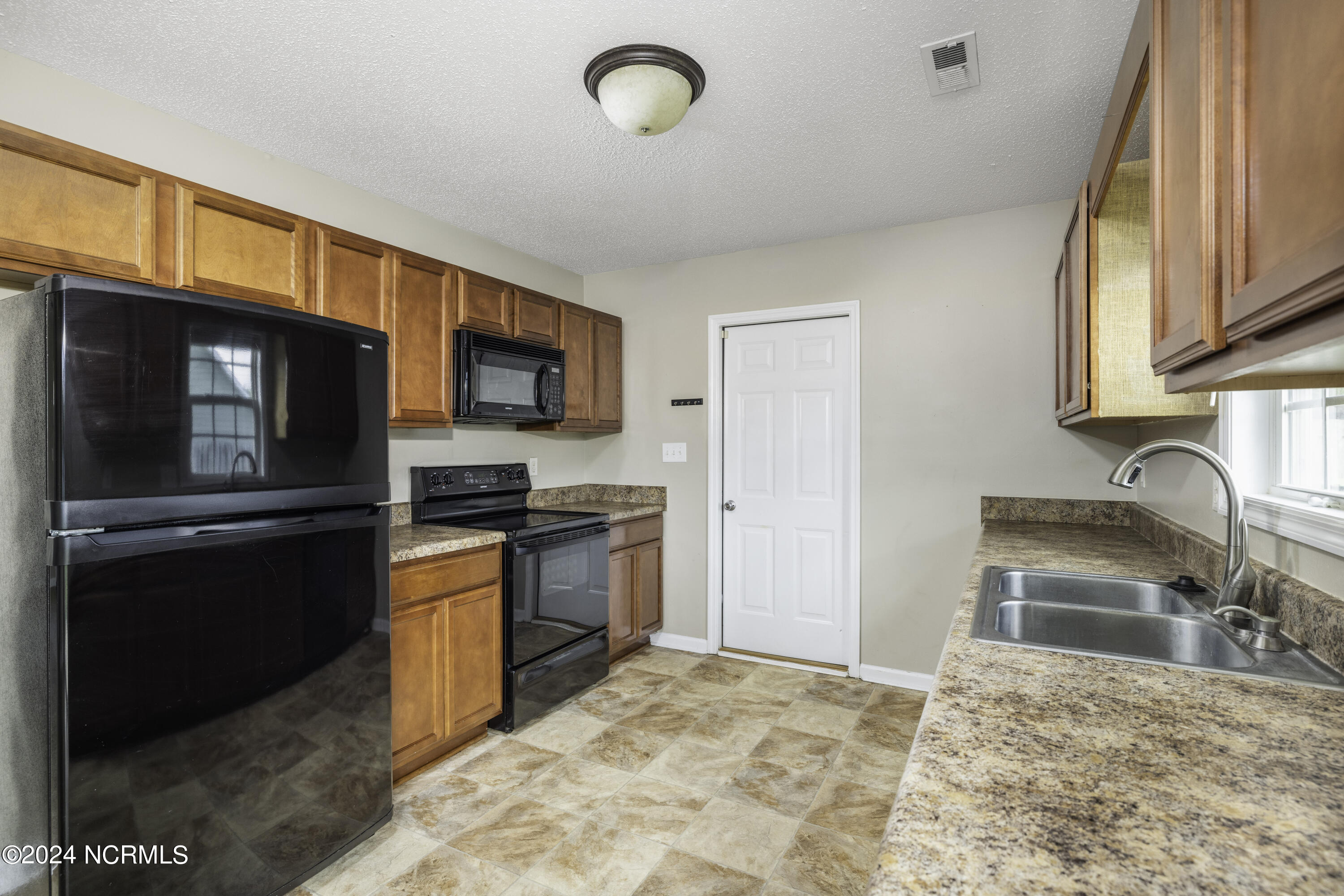 316 Top Knot Road Hubert, NC 28539 - Photo 8 of 15 6