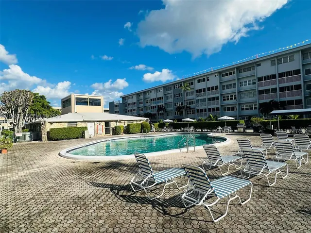 $1,500 | 215 Southeast 3rd Avenue, Unit 404A, Hallandale Beach, FL 33009