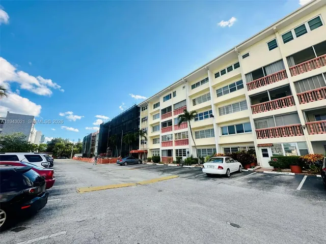$1,500 | 215 Southeast 3rd Avenue, Unit 404A, Hallandale Beach, FL 33009