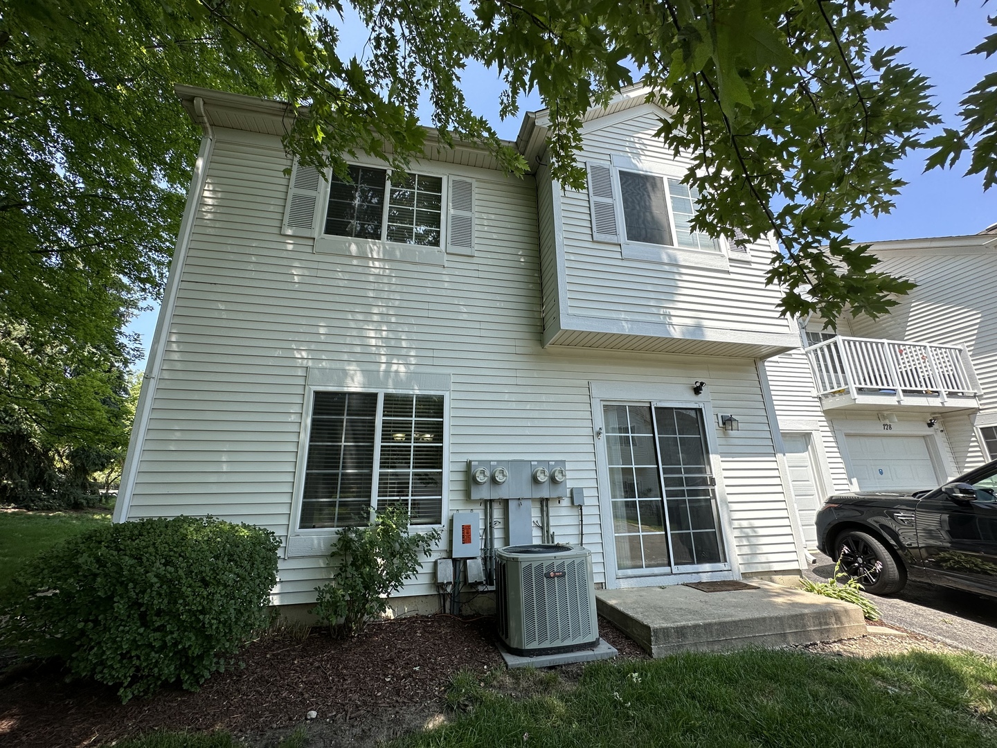 130 Creston Circle Aurora, IL 60504 - Photo 2 of 11 a view of house with backyard and sitting area