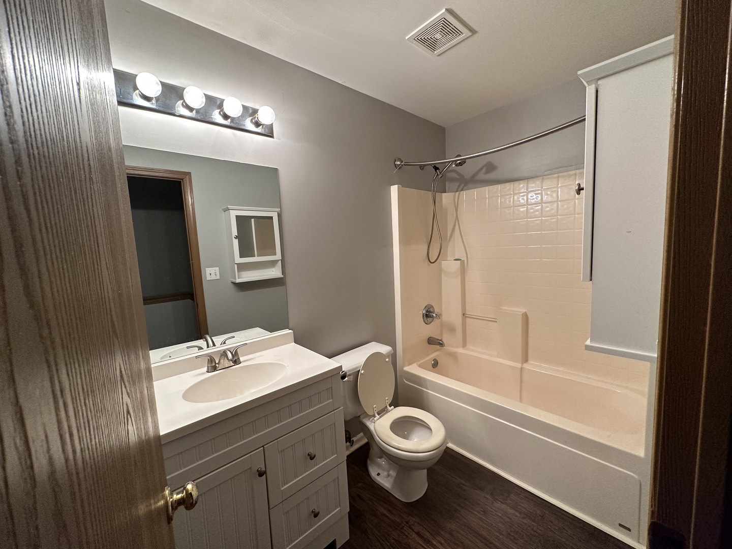 130 Creston Circle Aurora, IL 60504 - Photo 6 of 11 a bathroom with a bathtub shower sink vanity and toilet