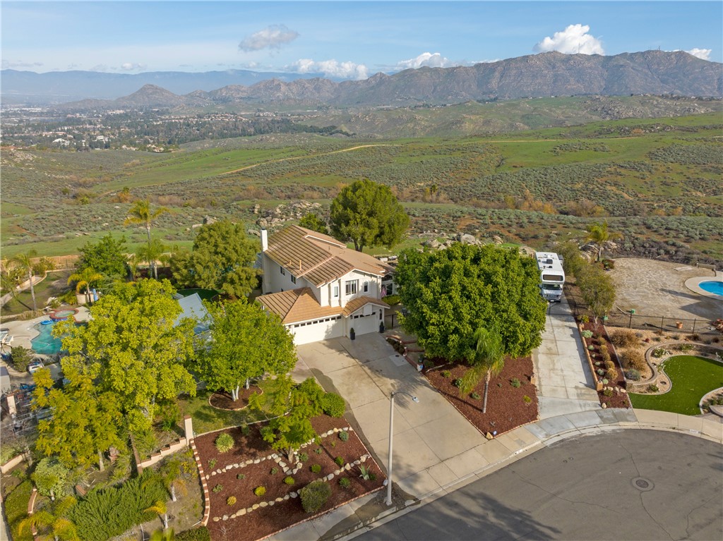 6607 New Ridge Drive Riverside, CA 92506 - Photo 36 of 46 a view of an ocean and a mountain