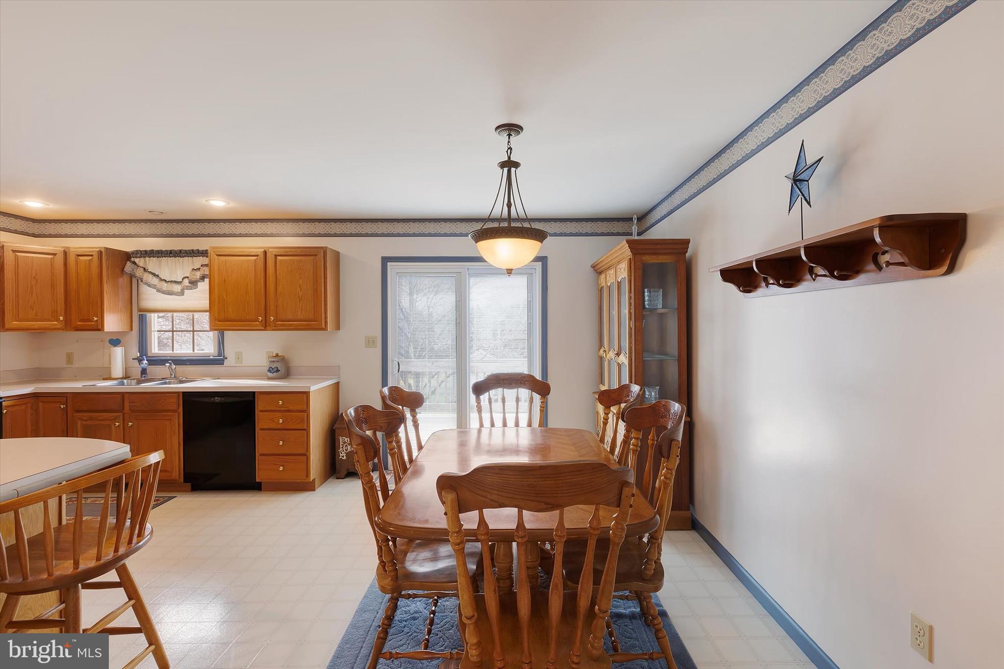 355 Partridge Drive Lititz, PA 17543 - Photo 3 of 27 dining area