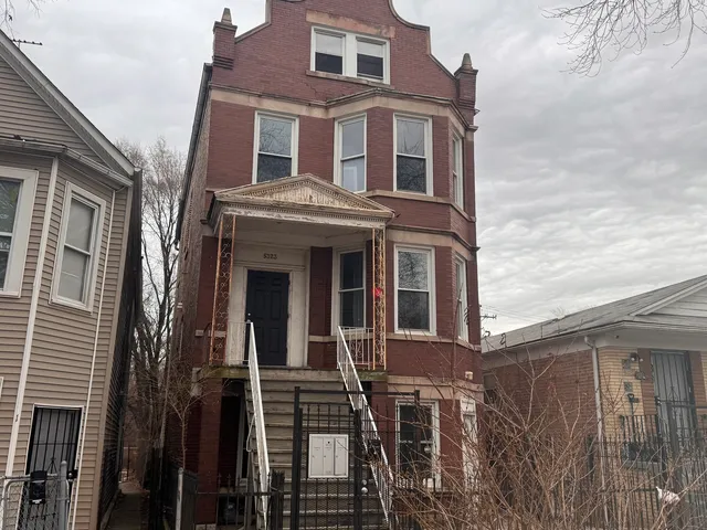 $1,600 | 5323 South Damen Avenue, Unit 1, Chicago, IL 60609