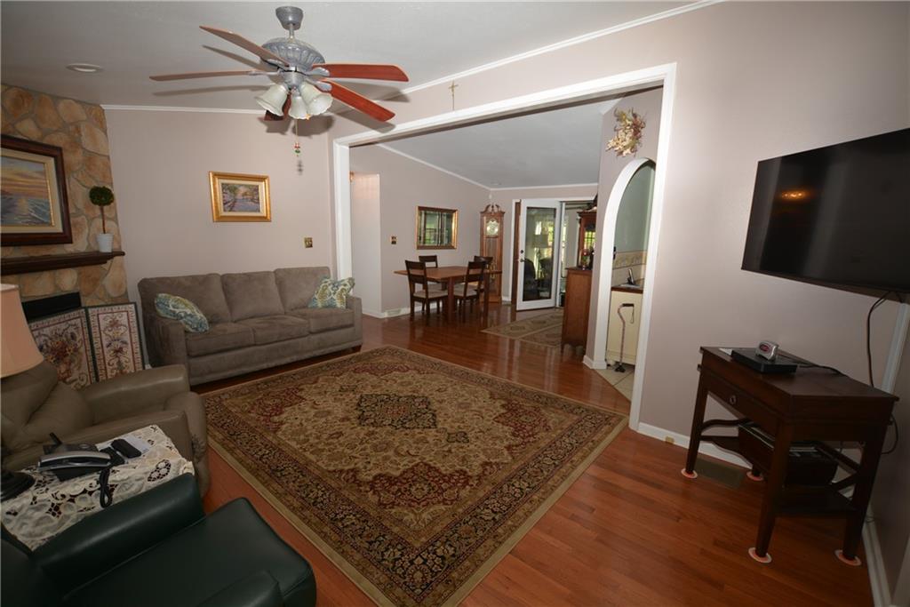 556 Center Hill Road Pittsburgh, PA 15239 - Photo 2 of 50 Gallery Image 2