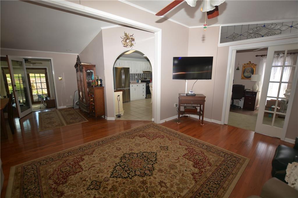 556 Center Hill Road Pittsburgh, PA 15239 - Photo 7 of 50 Gallery Image 7
