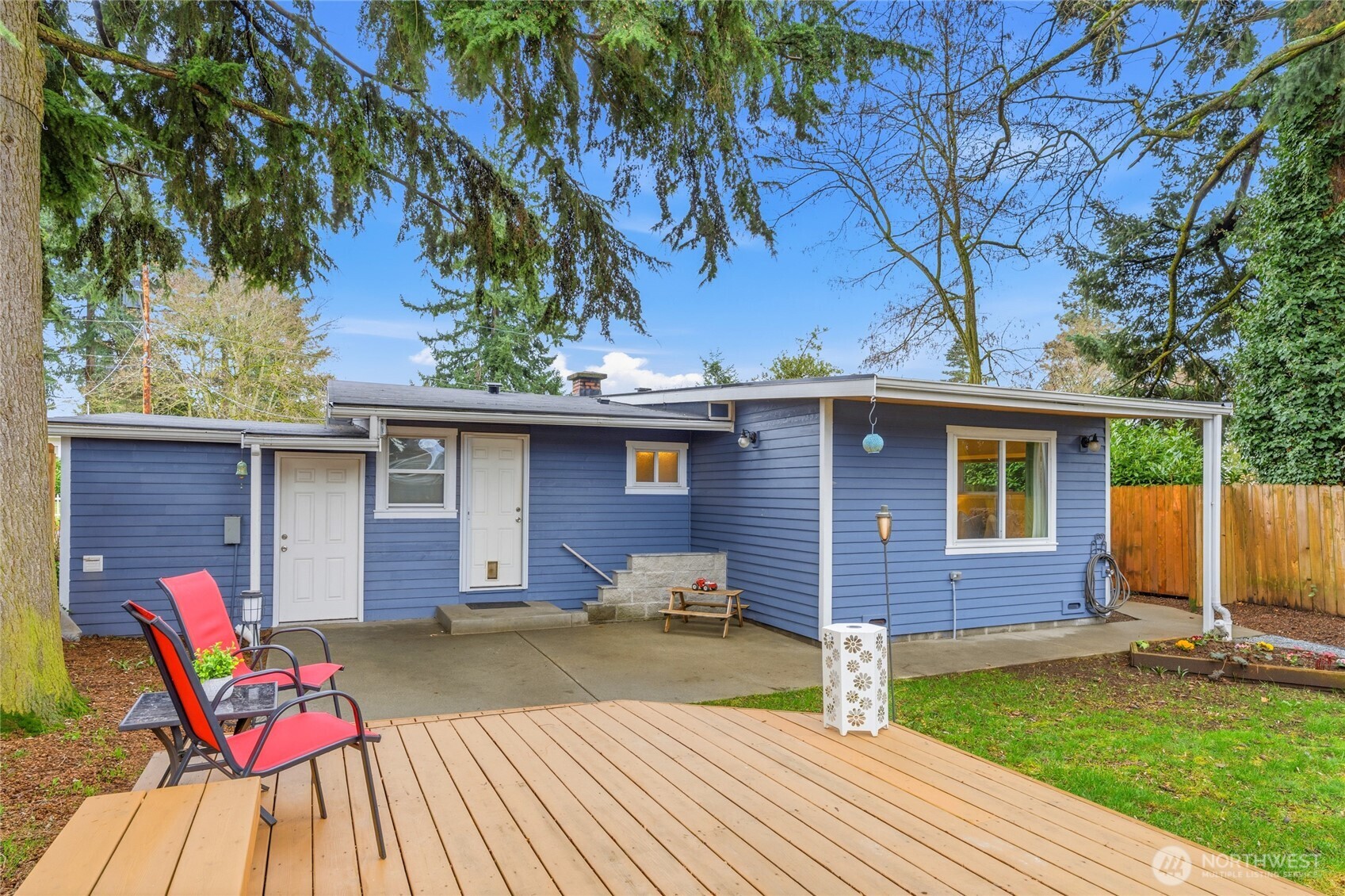 2300 Northeast 8th Place Renton, WA 98056 - Photo 20 of 35 Gallery Image 20