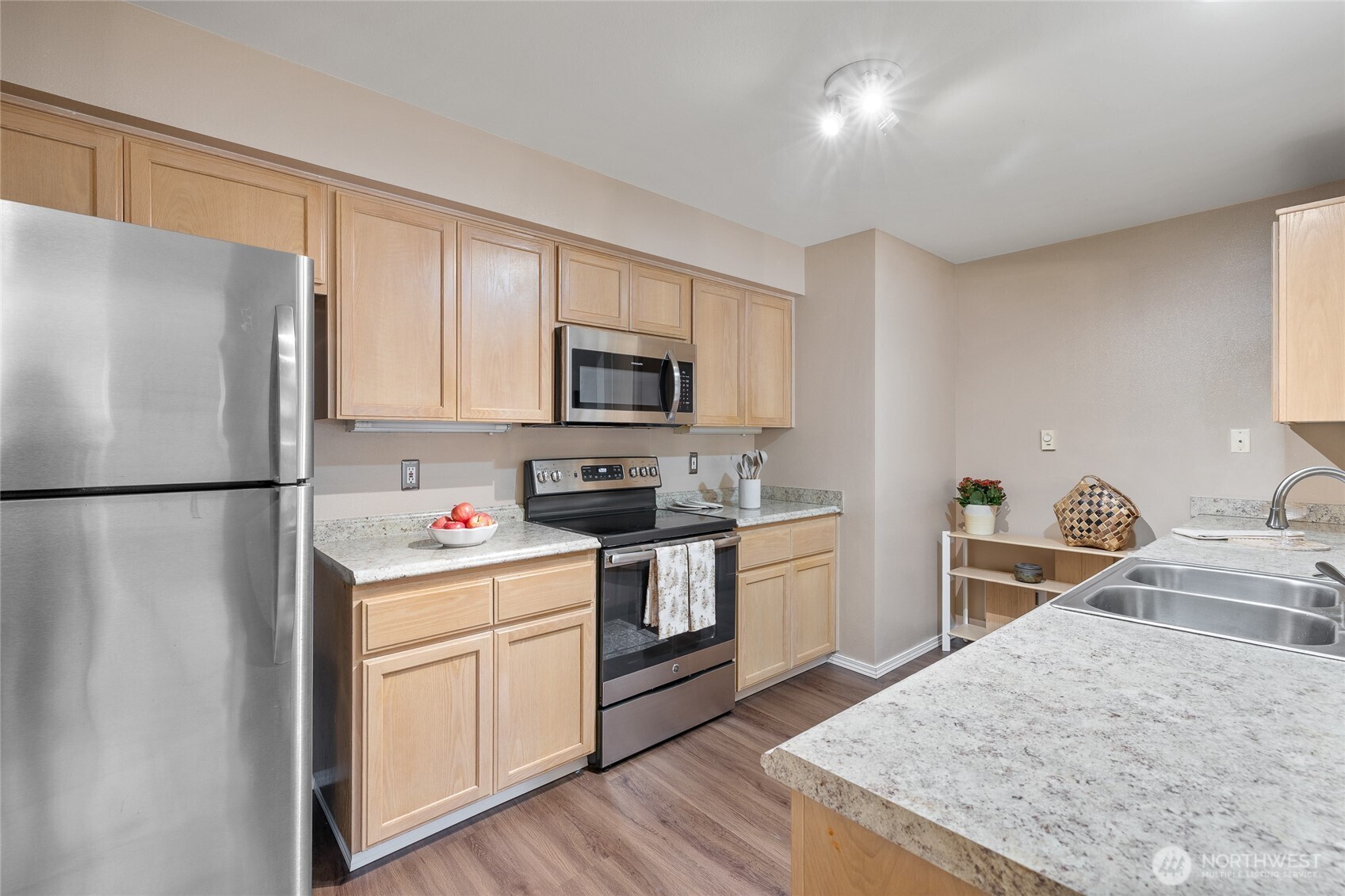 4423 Providence Point Place Southeast, Unit 2628 Issaquah, WA 98029 - Photo 6 of 20