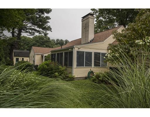 9 Hayward Road Northampton, MA 01062 - Photo 4 of 32 a house view with a garden space