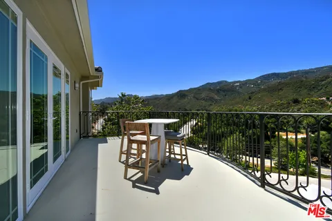 $2,840,000 | 29677 Mulholland Highway, Agoura Hills, CA 91301