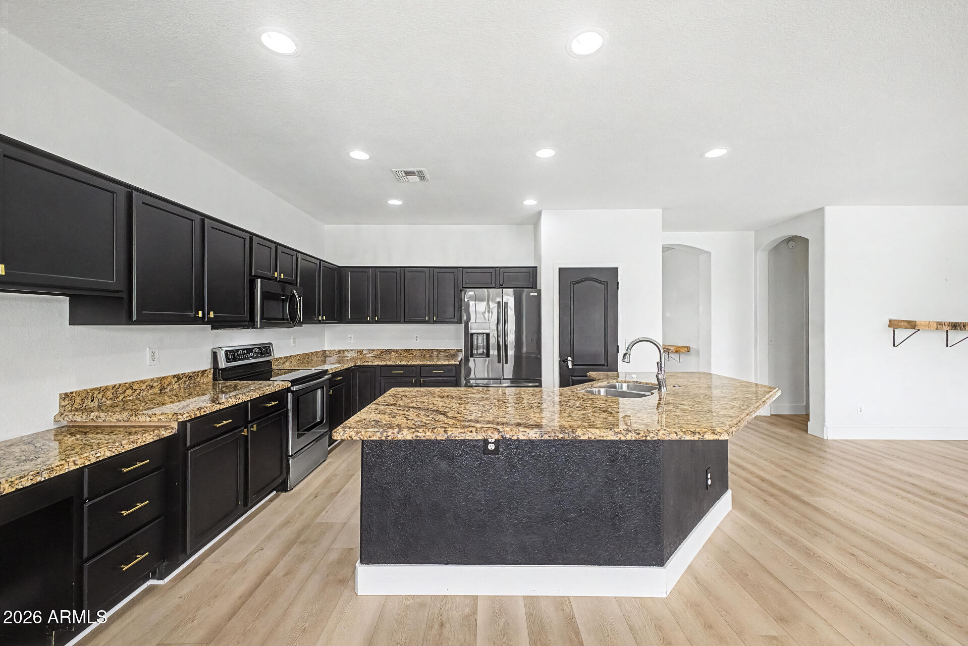 3464 South Ambush Pass Road Gilbert, AZ 85297 - Photo 12 of 46 Kitchen