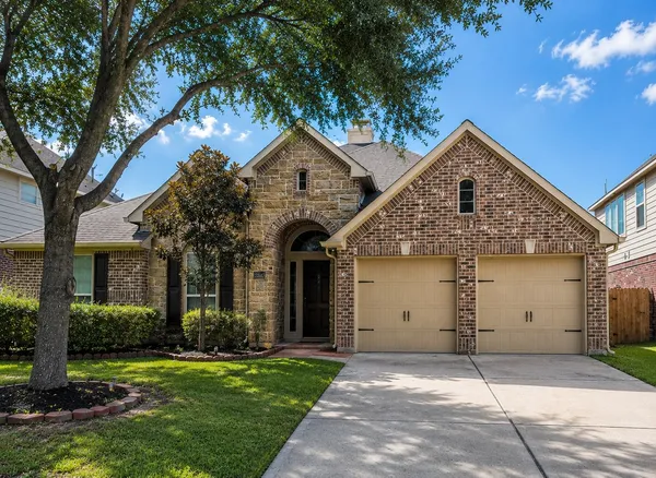 $2,950 | 13612 Durango Pass Drive, Pearland, TX 77584