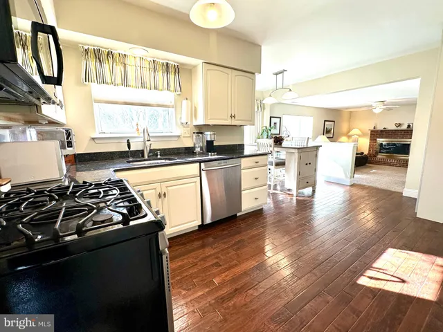 $600,000 | 101 Pioneer Drive, Lansdale, PA 19446