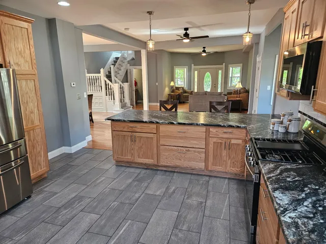 $379,900 | 215 East Sale Street, Tuscola, IL 61953