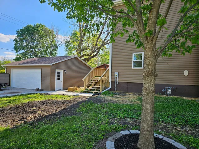 $379,900 | 215 East Sale Street, Tuscola, IL 61953