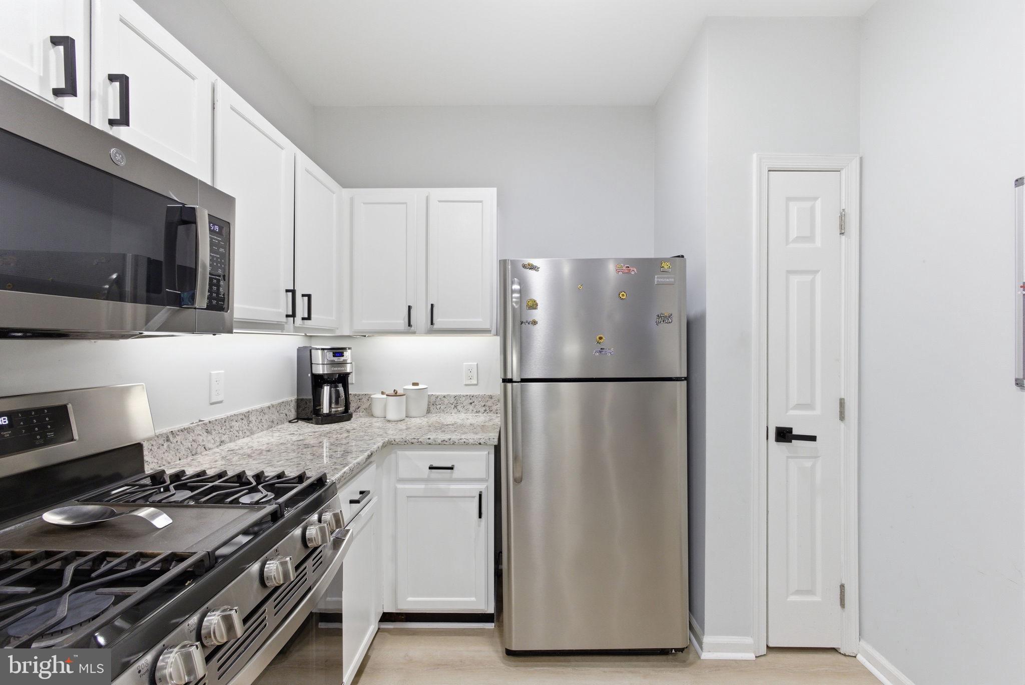 1700 Lake Shore Crest Drive, Unit 33 Reston, VA 20190 - Photo 14 of 32 Kitchen
