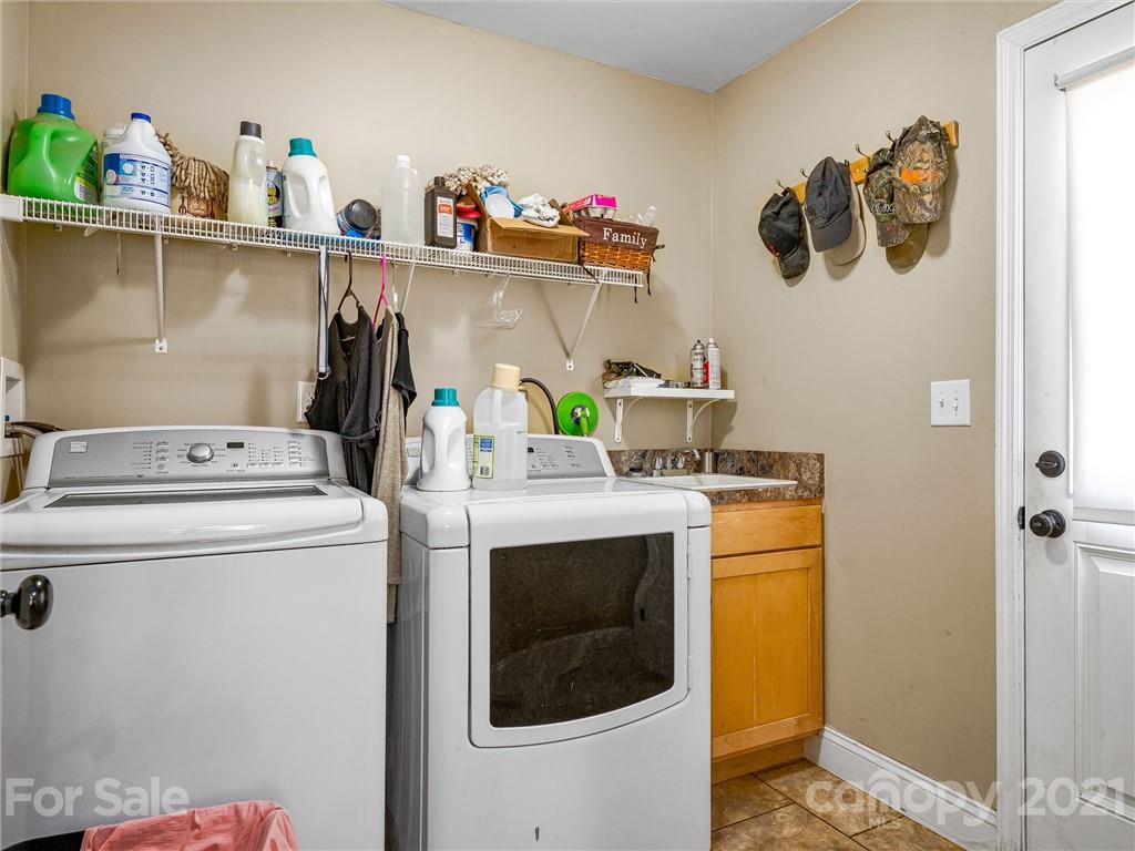 351 Cody Road Marshall, NC 28753 - Photo 19 of 29 Gallery Image 19
