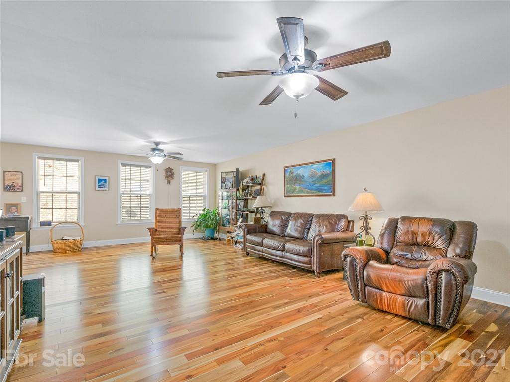 351 Cody Road Marshall, NC 28753 - Photo 5 of 29 Gallery Image 5