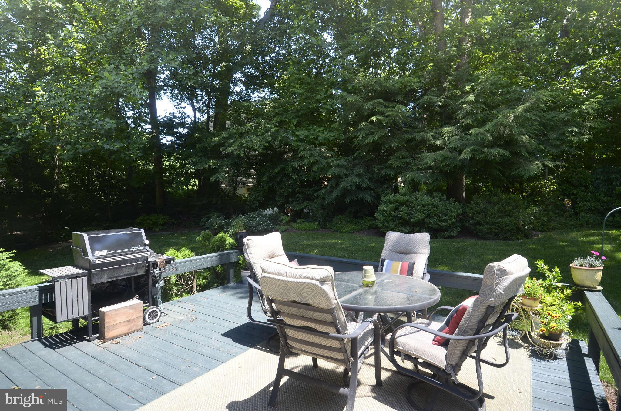 2035 Adams Hill Road Vienna, VA 22182 - Photo 17 of 28 Deck with View of Yard