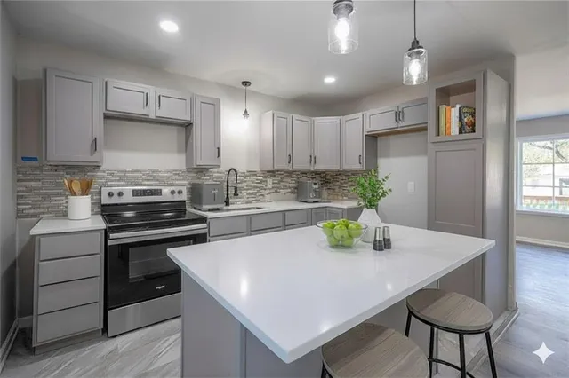 $187,500 | 6403 East 153 Street, Grandview, MO 64030