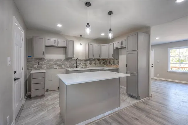 $187,500 | 6403 East 153 Street, Grandview, MO 64030