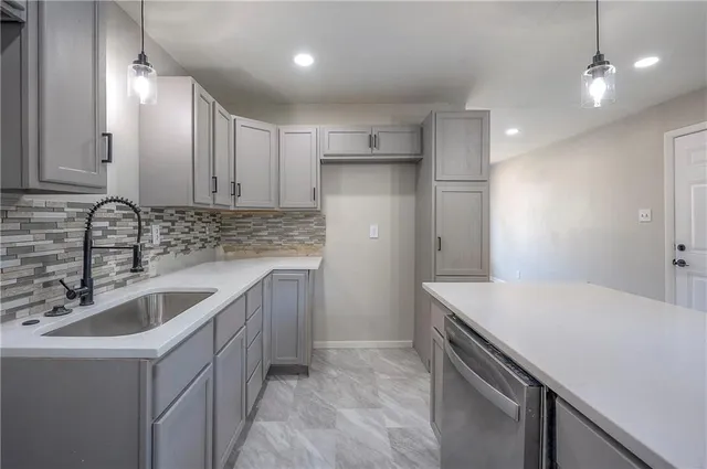 $187,500 | 6403 East 153 Street, Grandview, MO 64030