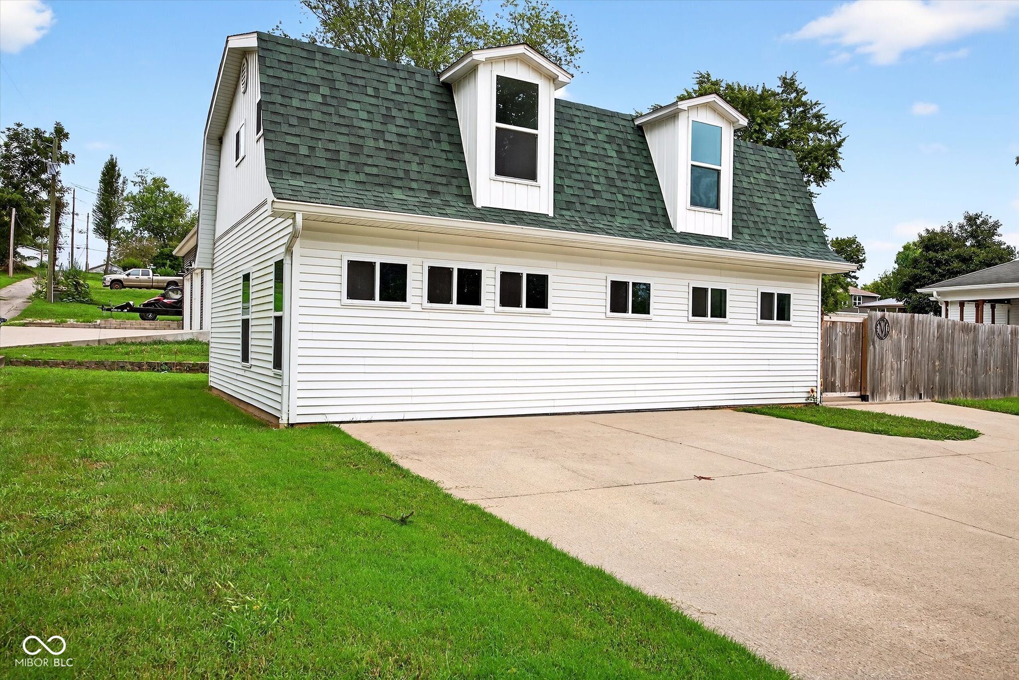 901 25th Street Bedford, IN 47421 - Photo 3 of 35