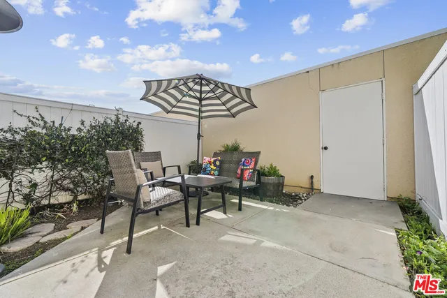 $570,000 | 19124 Hamlin Street, Unit 4, Reseda, CA 91335