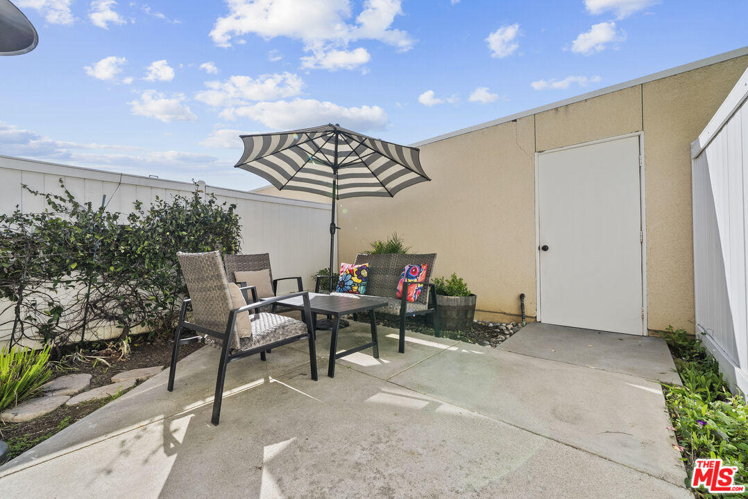 19124 Hamlin Street, Unit 4 Reseda, CA 91335 - Photo 14 of 38