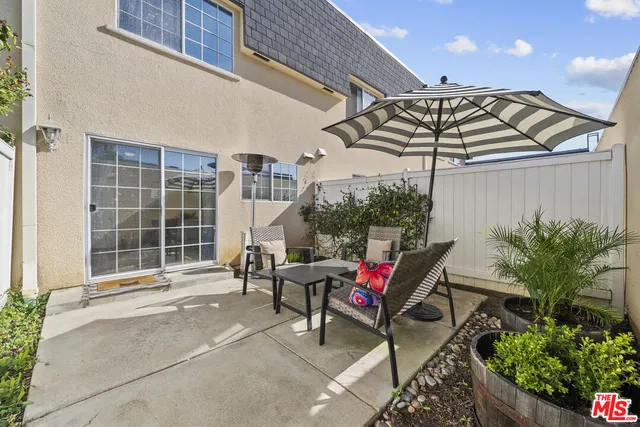 $570,000 | 19124 Hamlin Street, Unit 4, Reseda, CA 91335