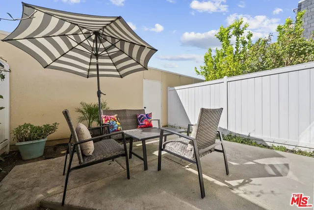 $570,000 | 19124 Hamlin Street, Unit 4, Reseda, CA 91335