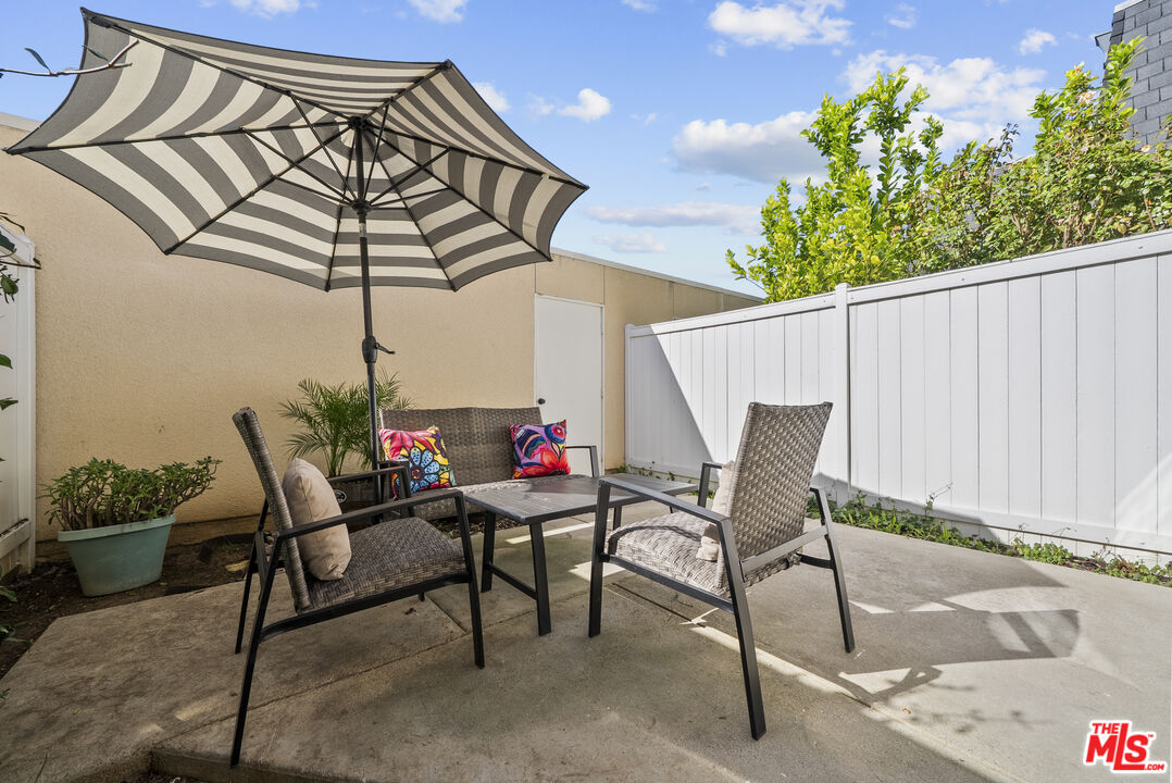 19124 Hamlin Street, Unit 4 Reseda, CA 91335 - Photo 16 of 38