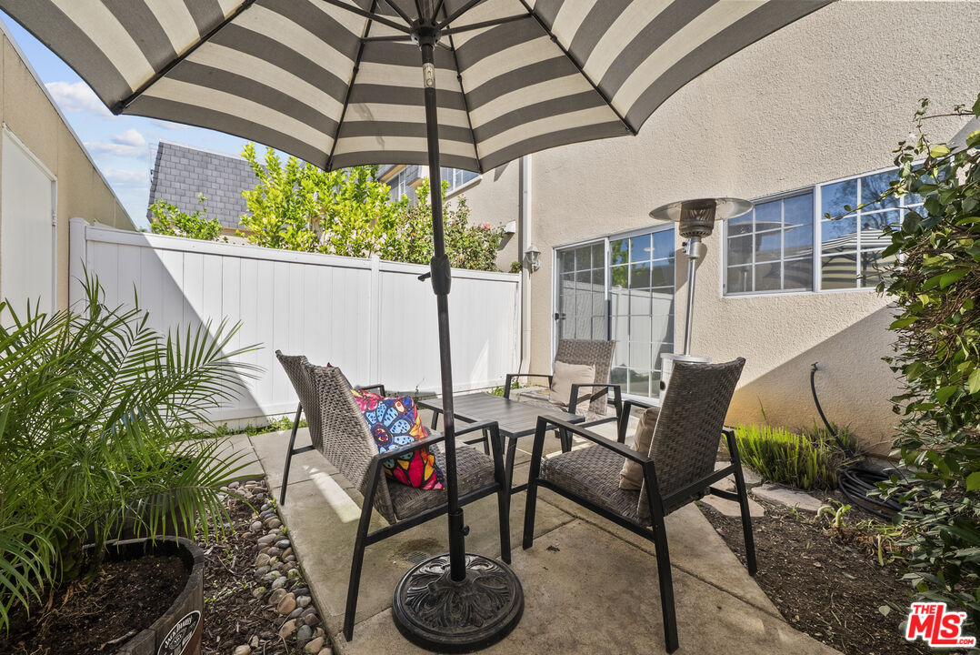 19124 Hamlin Street, Unit 4 Reseda, CA 91335 - Photo 17 of 38