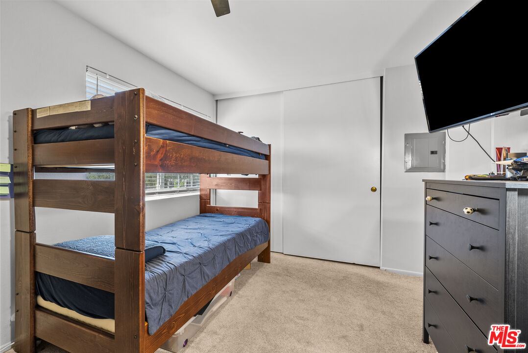 19124 Hamlin Street, Unit 4 Reseda, CA 91335 - Photo 24 of 38