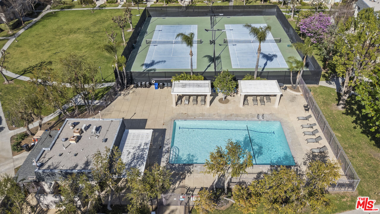 19124 Hamlin Street, Unit 4 Reseda, CA 91335 - Photo 26 of 38