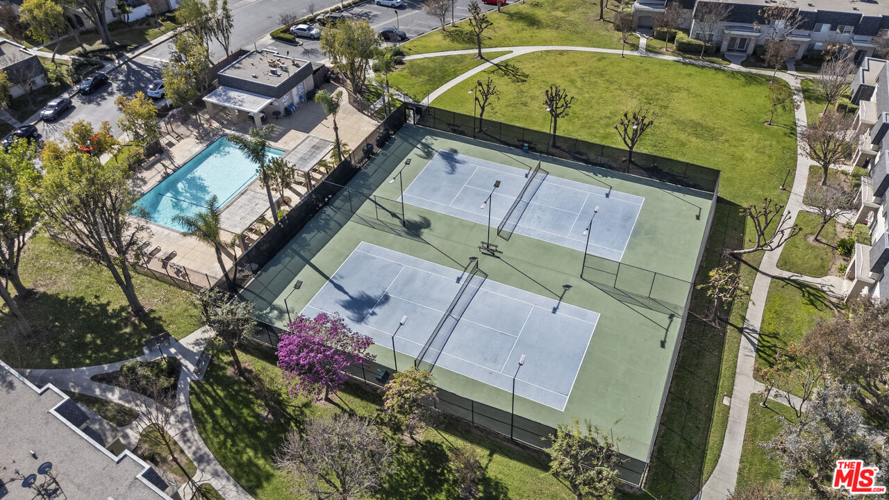 19124 Hamlin Street, Unit 4 Reseda, CA 91335 - Photo 27 of 38