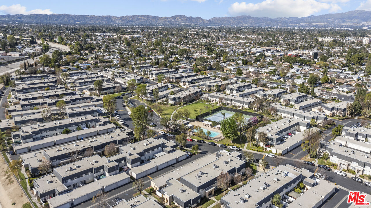 19124 Hamlin Street, Unit 4 Reseda, CA 91335 - Photo 29 of 38
