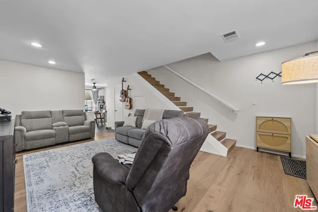 $570,000 | 19124 Hamlin Street, Unit 4, Reseda, CA 91335