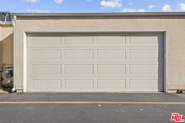 $570,000 | 19124 Hamlin Street, Unit 4, Reseda, CA 91335