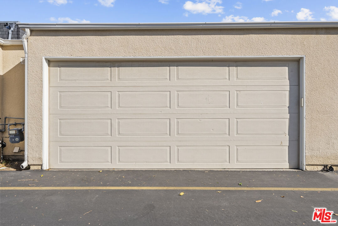 19124 Hamlin Street, Unit 4 Reseda, CA 91335 - Photo 31 of 38