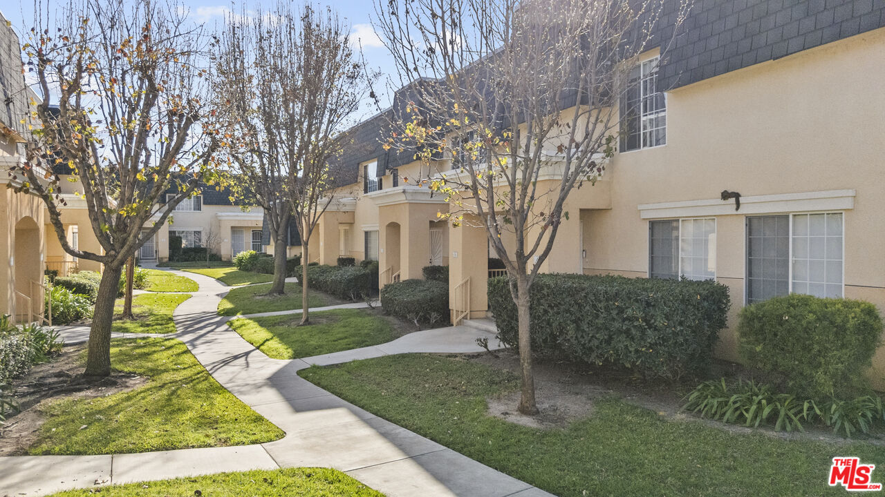 19124 Hamlin Street, Unit 4 Reseda, CA 91335 - Photo 33 of 38